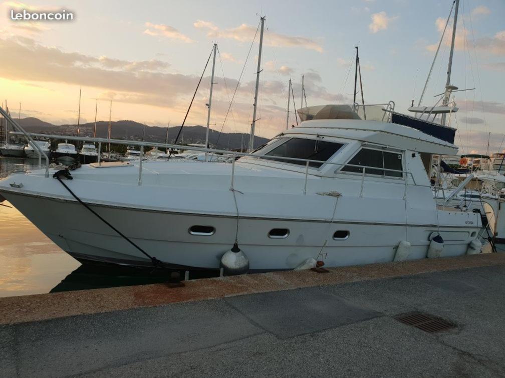 Ferretti 36 ' Bateau A Quai Vieux-Port Cannes Festival La Croisette المظهر الخارجي الصورة
